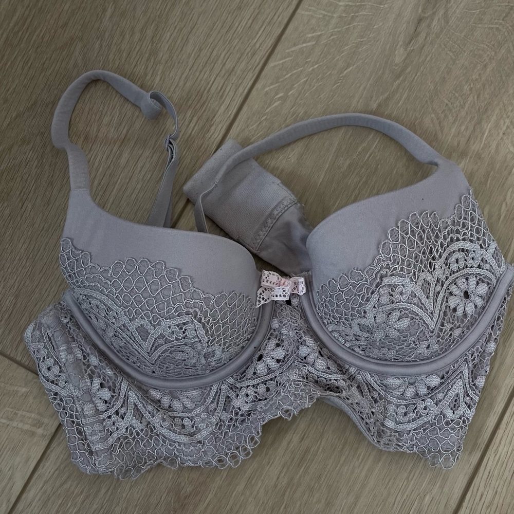 Victoria Secret Grey Lace Bra Size 32 B